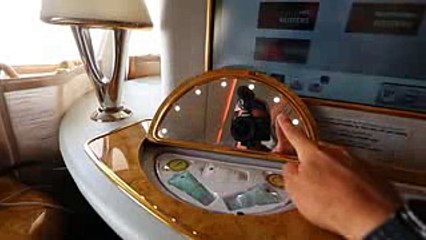 Pour votre grand plaisir, ce vlogueur essaie la première classe à 20 000 euros d'Emirates pour vous