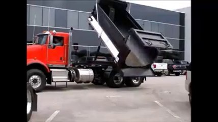 Olduğu yerde 180 derece dönebilen  kamyon damperi çok süper ama Kamyonu inşallah ters yatırmaz!