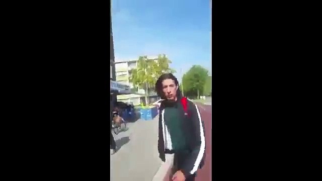 Ismail Ilgun Krijgt Klappen En Rent Weg Voor Boze Turk