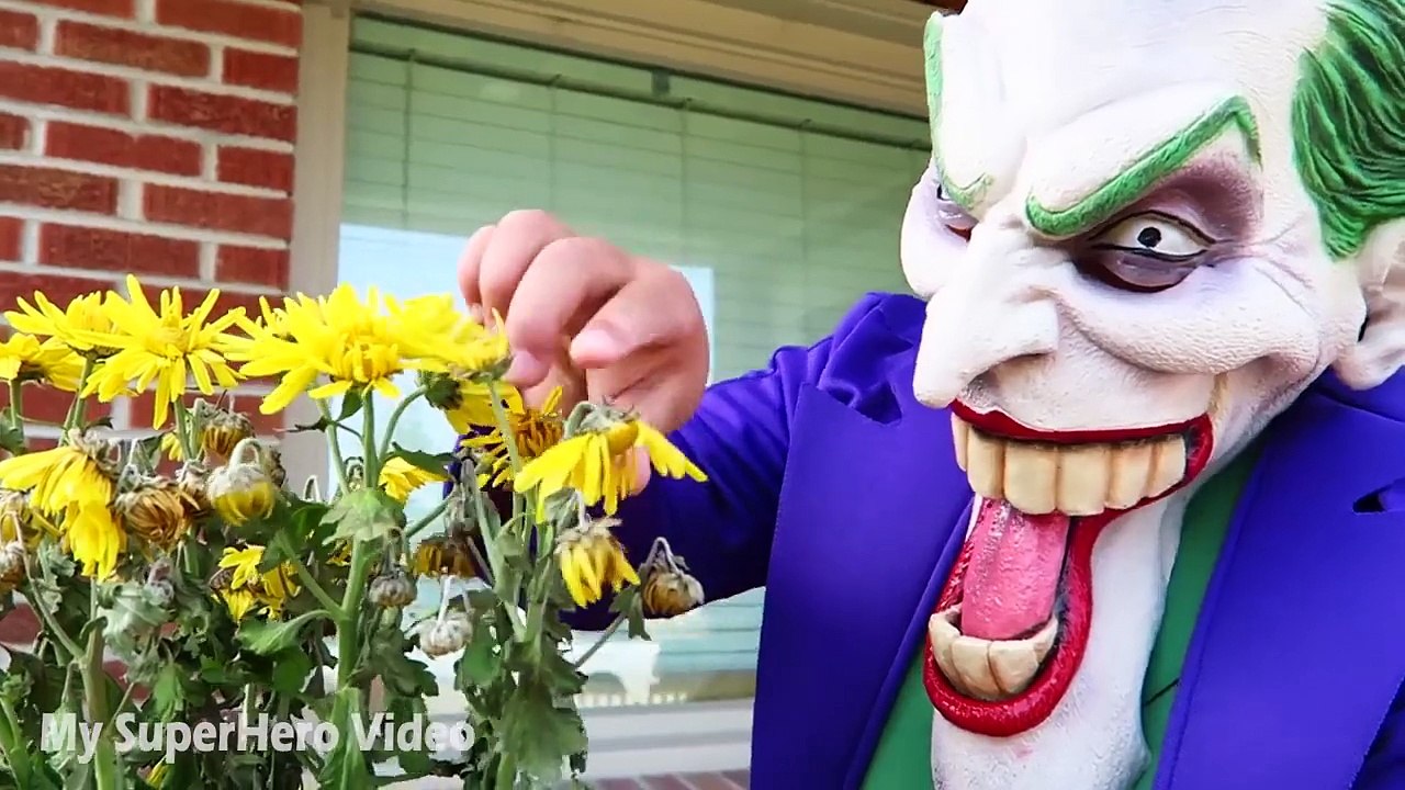 UGLY FROZEN ELSA vs Lightning Magic SPELL! Spiderman & Deadpool Doctor Joker Funny Prank Fight-boZzwXGPjQM 1