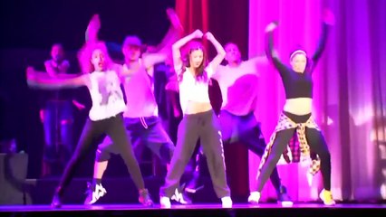 Selena Gomez calls time out