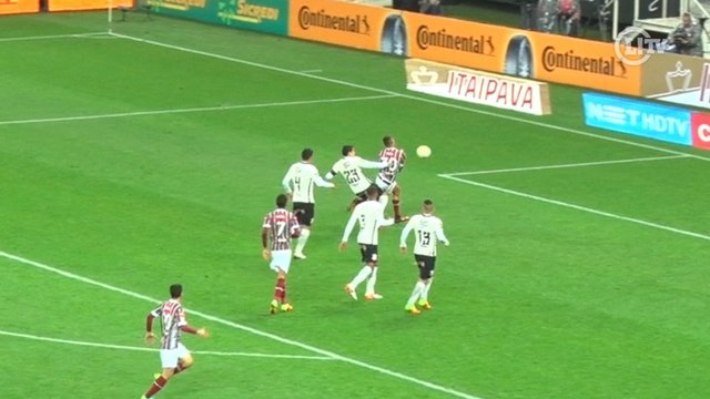 Veja os lances polêmicos que renderam reclamação do Flu por arbitragem contra o Corinthians