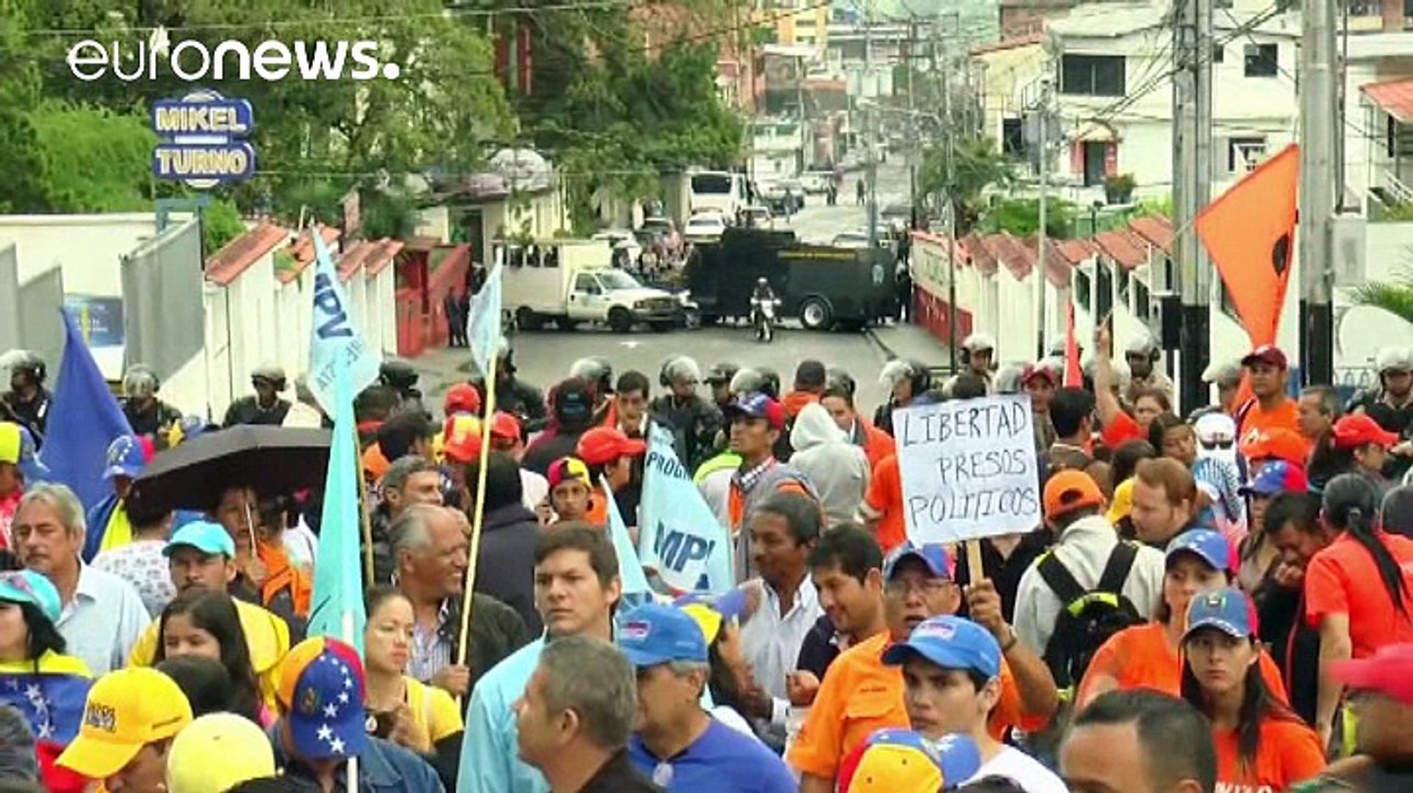 Венесуэла: оппозиция требует отставки Мадуро