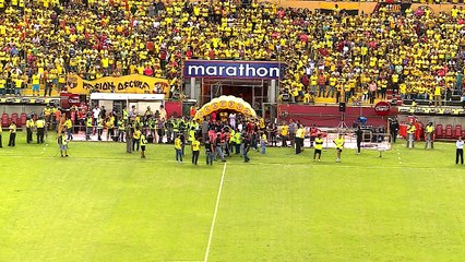 LA ACTITUD DE LOS JUGADORES DE LIGA EN EL HIMNO DE BSC