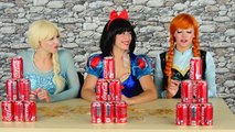 Minute It To Win It Elsa vs Snow White vs Anna Princess Challenge. DisneyToysFan