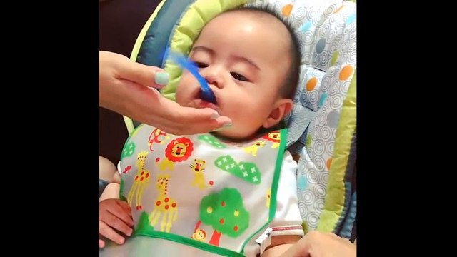 Bé trai “cạo đầu” đang gây bão cộng đồng mạng