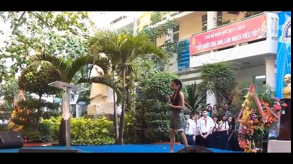 Phương Mỹ Chi hát nhân ngày Khai Giảng năm học mới 2013