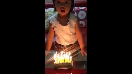 Clip trẻ em - "Cao thủ nịnh mẹ" hát mừng sinh nhật mẹ