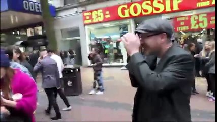 Chuyện lạ - Nữ sinh 22 tuổi bỗng nổi tiếng vì giống hệt Rihanna