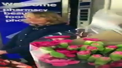 27/7 - Hãy tạo nụ cười cho người xung quanh bạn