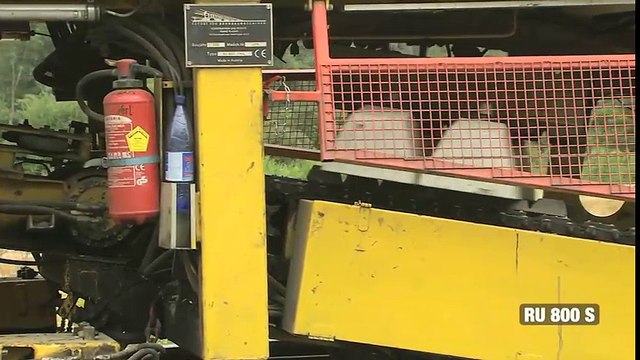 Bạn biết chưa? - Kinh ngạc với cỗ máy khổng lồ dùng để làm đường ray