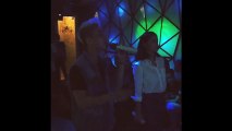 Sơn Tùng hát karaoke