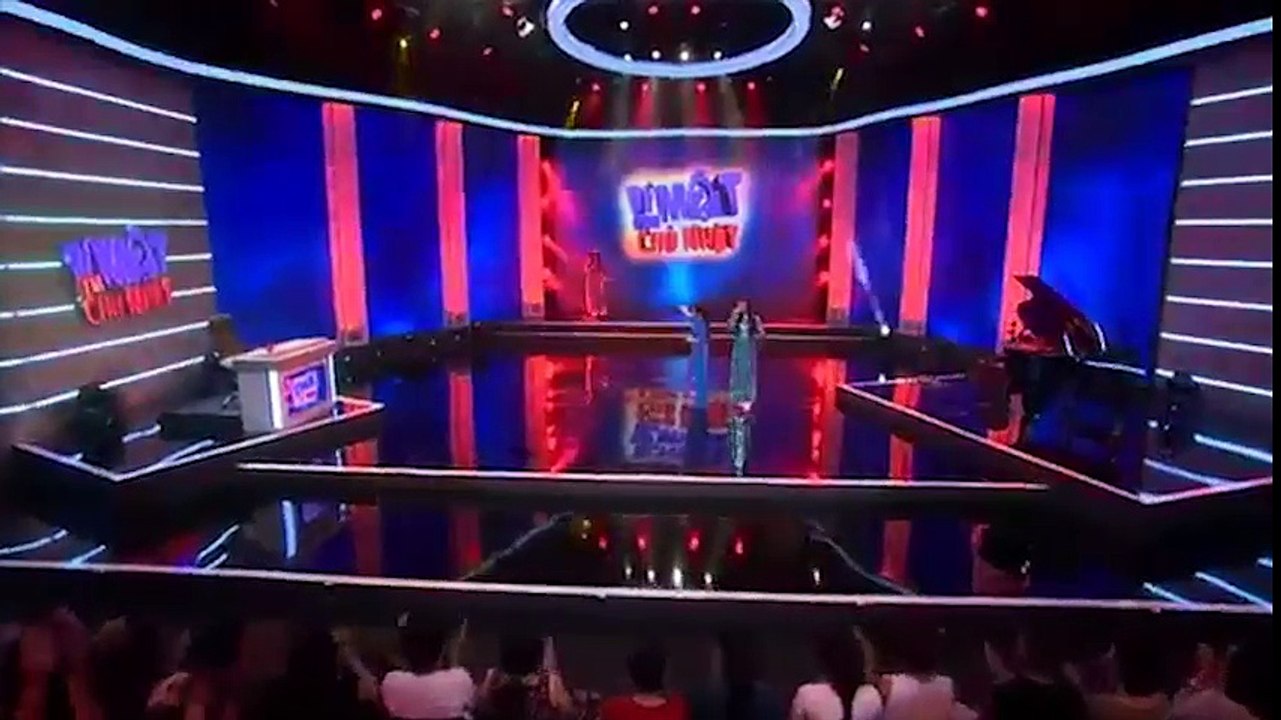 Bí mật đêm chủ nhật - Trường Giang, Trấn Thành, Chí Tài vô cùng "duyên dáng" khi mặc áo dài