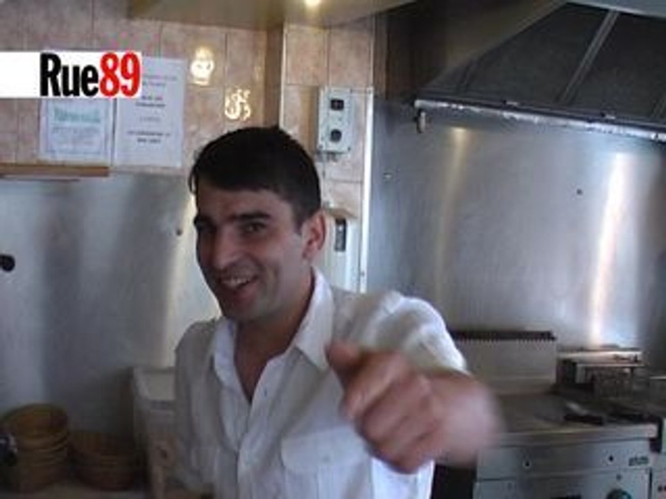 Lil'Maaz mange du kebab dans la Rue89