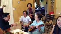 Mẹ Hoài Linh hát cùng Chí Tài