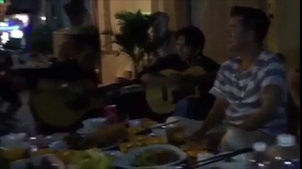 Đàm Vĩnh Hưng vừa nhậu vừa hát