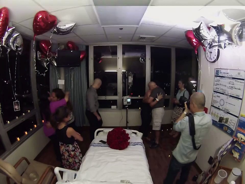 cô gái được cầu hôn sau khi đối diện "tử thần"