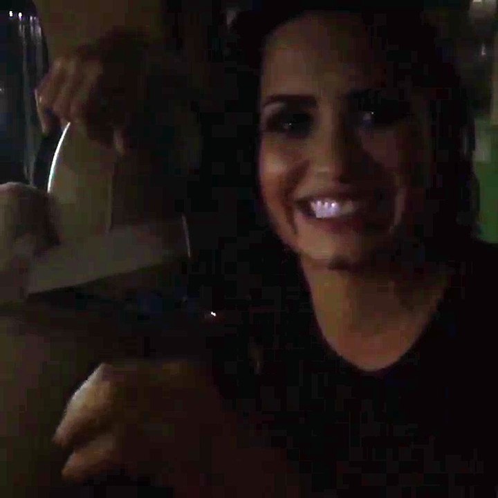 Demi Lovato ăn trộm xe