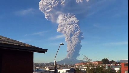 Núi lửa Calbuco bùng nổ