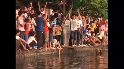 Đi xe đạp trên cầu khỉ