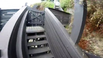 Le saut dingue dans une crevasse où l’eau se retire !