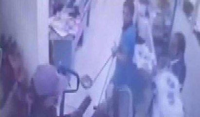 Pompalı tüfek ve maskeyle market soygunu kamerada