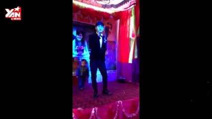 chú rể hát đám cưới làm cô dâu khóc