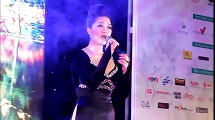 Hoa hau Nguyen Thi Huyen - Gia tu huyen mong