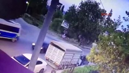 Bursa - Kamyonun Altında Kaldı, Sürüklenerek İşte Böyle Çıktı