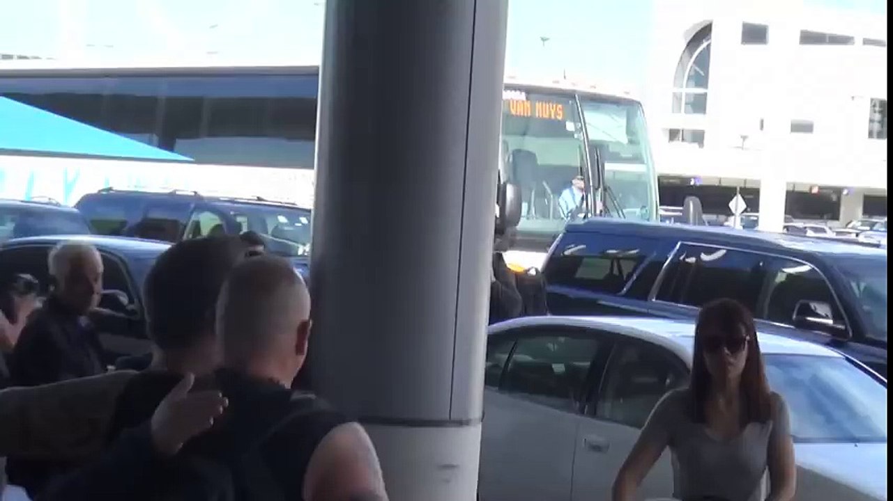 kristen stewart cười khi được hỏi có phải đang công khai đồng tính