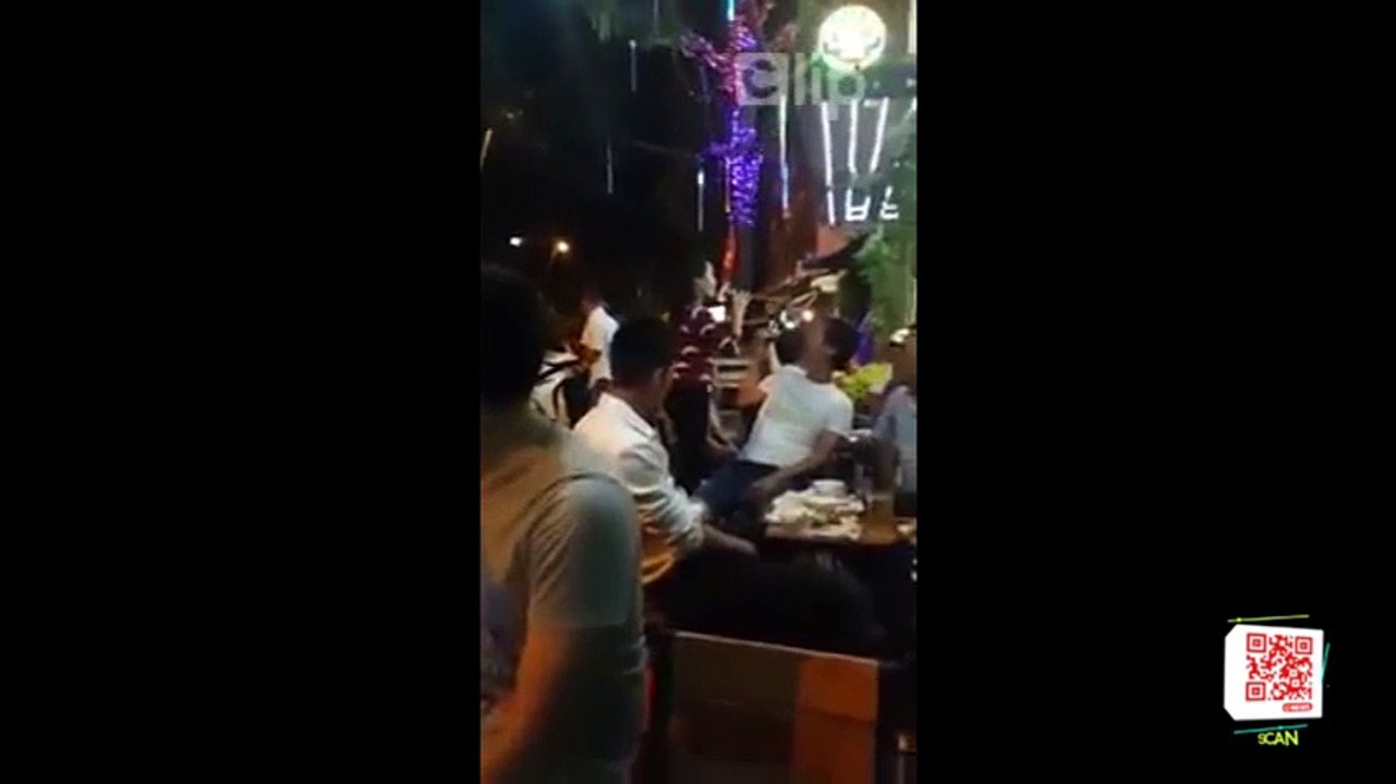 Cô gái bán kẹo kéo hát hit của Hồ Quỳnh Hương gây sốt