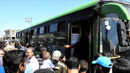 خروج الدفعة الأولى من مقاتلي المعارضة من حي الوعر