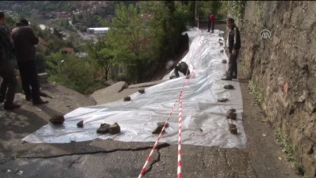 Aşırı Yağış Nedeniyle Meydana Gelen Heyelanda Bir Ev Toprak Altında Kaldı