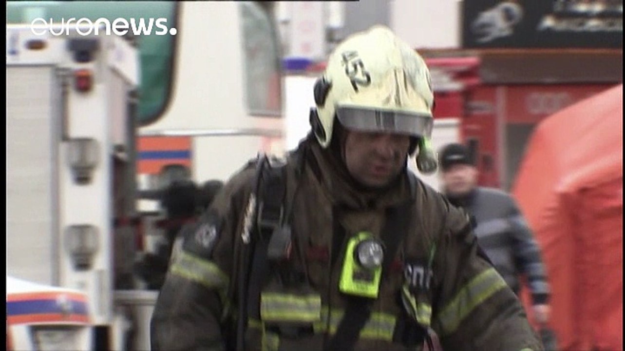 Восемь пожарных погибли при тушении склада в Мо...
