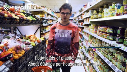 YouTuber tries to give up plastic for one whole month
