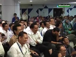 Kain Terlucut Nampak 'Angry Bird' Ketika Solat - Ustaz Azhar Idrus