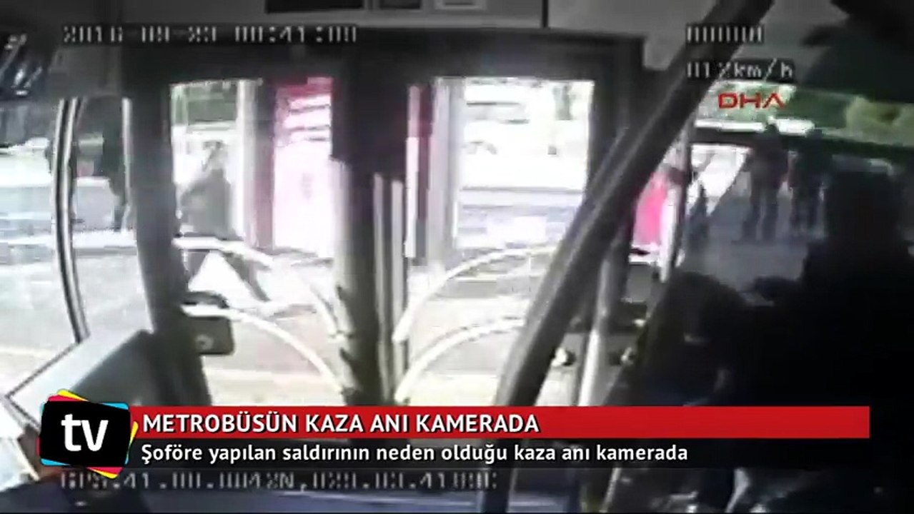 11 injured in metrobus accident in Istanbul after passenger -1