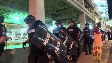 Charlotte tem protestos durante toque de recolher