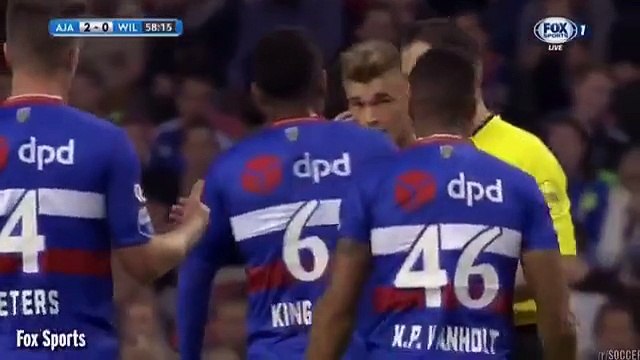 Pour la première fois en FOOTBALL l'arbitre utilise la vidéo pour mettre un carton rouge