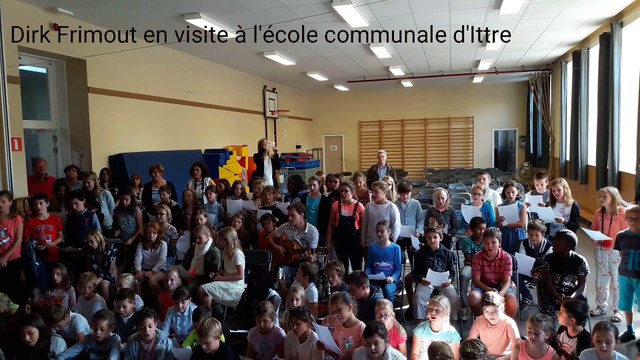 Dirk Frimout ému par la chanson des élèves ittrois