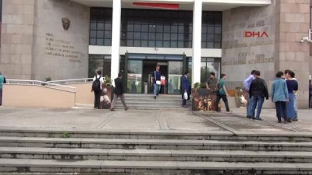 Bursa Zeki Müren Güzel Sanatlar Lisesi Öğrencilerinden Müzikli Protesto