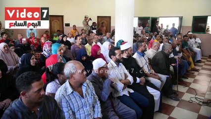 محافظ الإسكندرية يجتمع بأهالى غيط العنب استعدادا لتسليم الوحدات السكنية