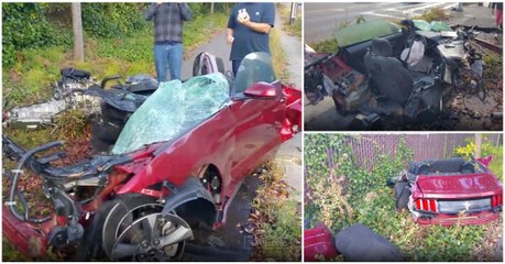 Mustang fica completamente destruído após violento acidente e condutor sai a andar como se nada fosse