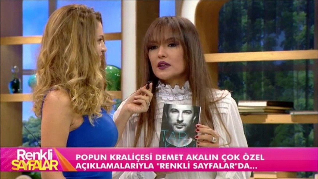 DEMET AKALIN ''BİR MEGASTAR TARKAN'' KİTABINI ALDI | RENKLİ SAYFALAR