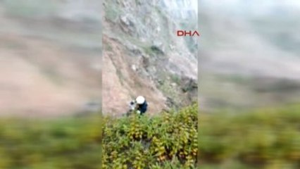 Kocaeli İtfaiye Uçurumdan Aşağı Düşen Köpeği Kurtardı
