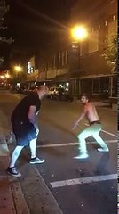 Una persona ebria recibe golpiza tras atacar a un hombre