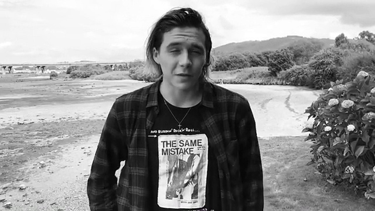 Filho de Beckham manda bem em exercícios físicos