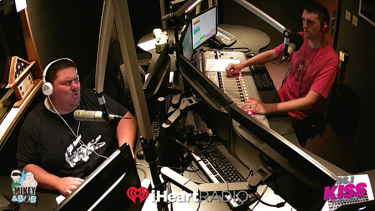 R. Kelly Bump and Grind Show Start