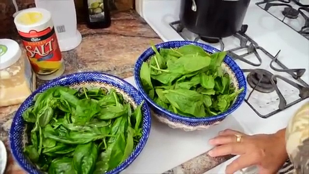 Tallarines Verdes con Papa a la Huancaína