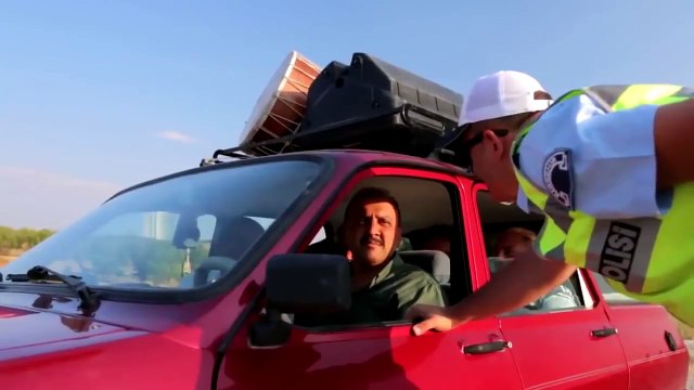 Polis Memuru Sordu! İstiklal Marşını Kim Yazdı Cevap Malum! Neşet Ertaş =D